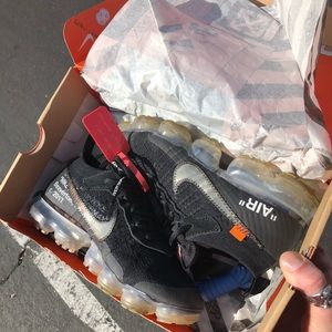 Off-White Vapormax size 7